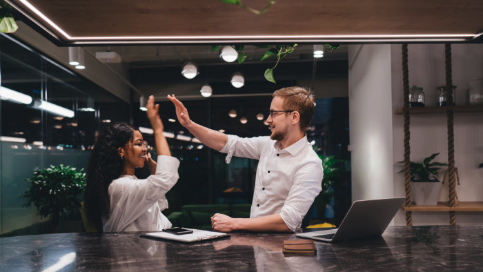 Para obliczająca oszczędności kampanii reklamowej po optymalizacji UX sklepu internetowego